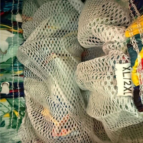 NWT Tropical Parrot Print Men's Swim Shorts - Picture 3 of 3